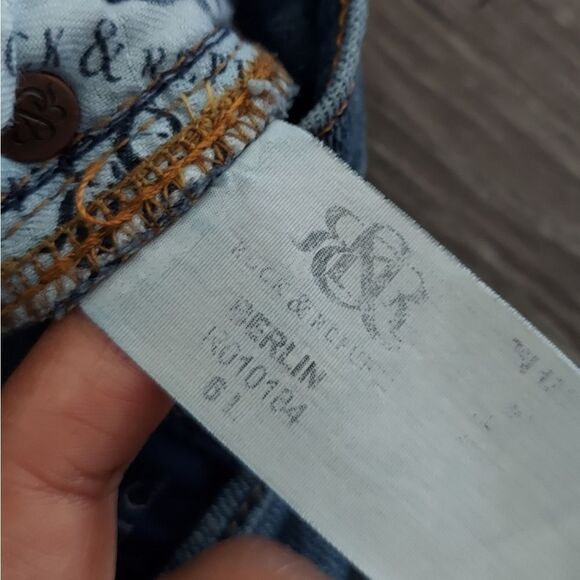 Rock & Republic Berlin Distressed Mid Rise Skinny Jeans Size 6 - Picture 5 of 8